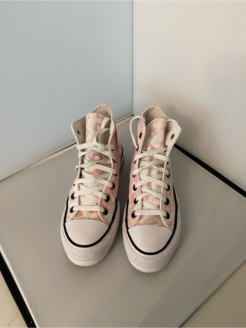 Converse Chuck Taylor High Top Sneakers Pink Floral Print,size 7 women’s pastel